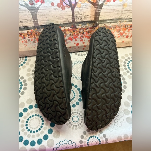 Birkenstocks Pre-loved  
Black Double Strap Sandals
Casual, classic comfortable - Picture 4 of 8